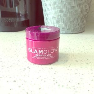 Glamglow Berryglow probiotic recovery face mask